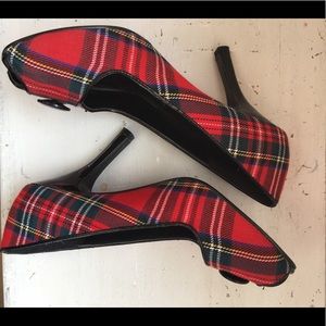 Chinese Laundry peep toe holiday heels